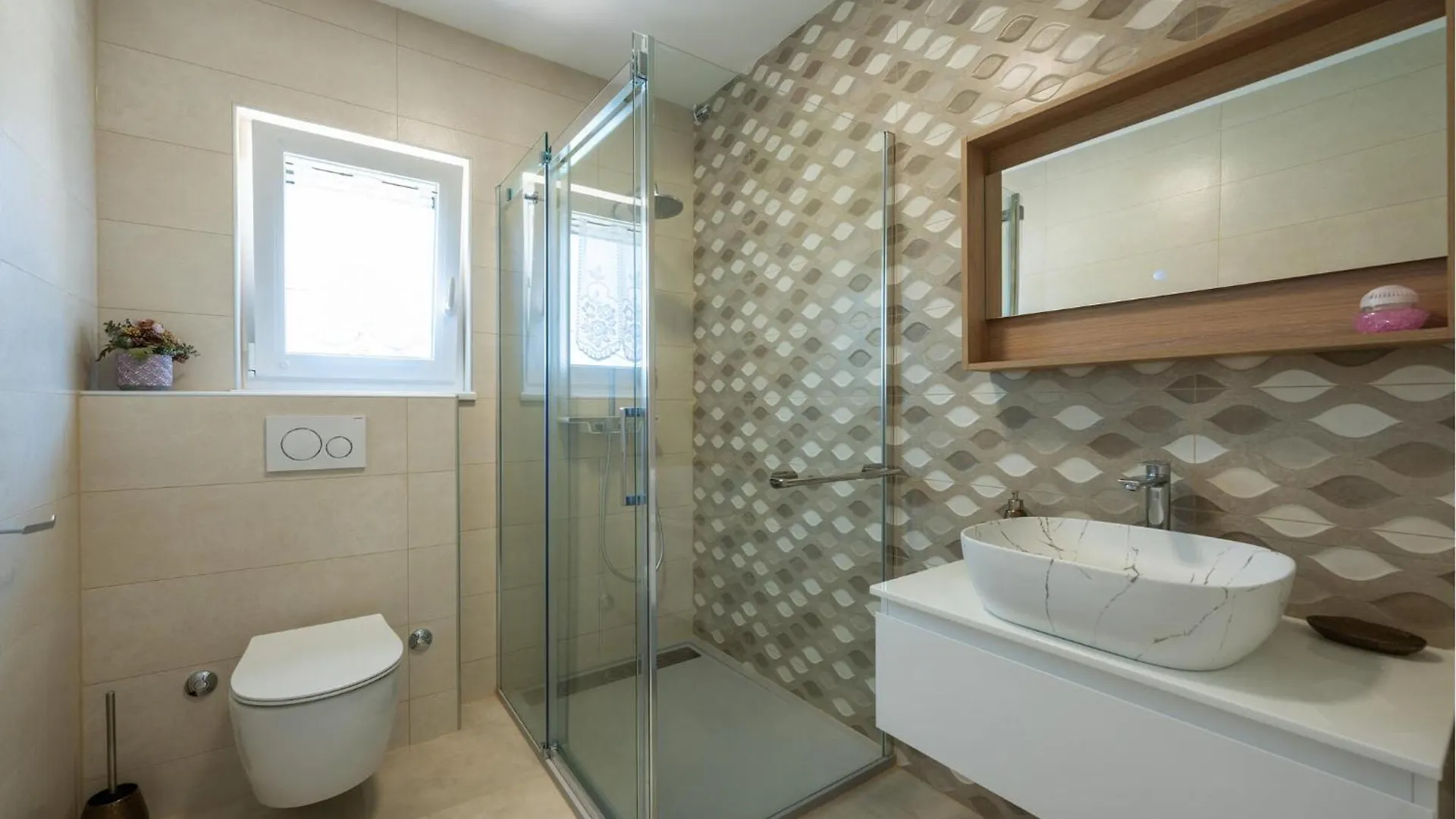 Beautiful Home In Mali Vareski With Wifi